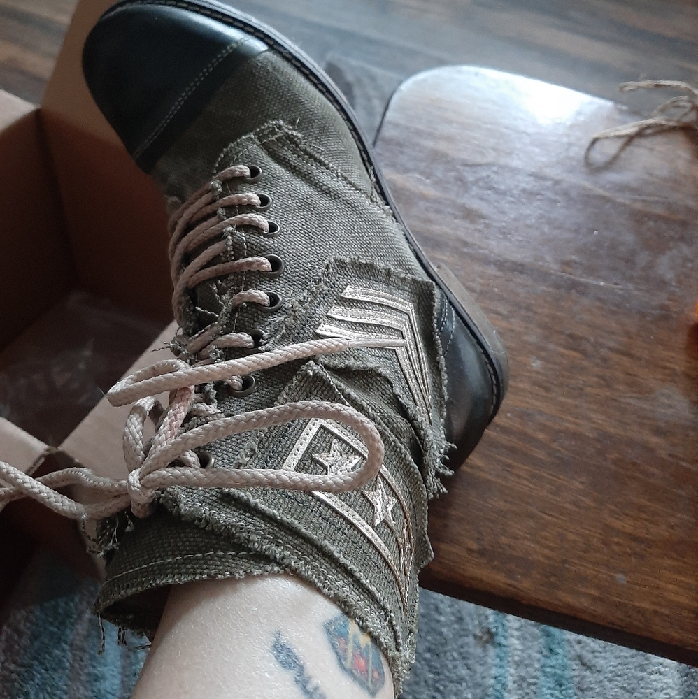 Not for sale @soldwithheart Love my boots can wait for music festivals to start